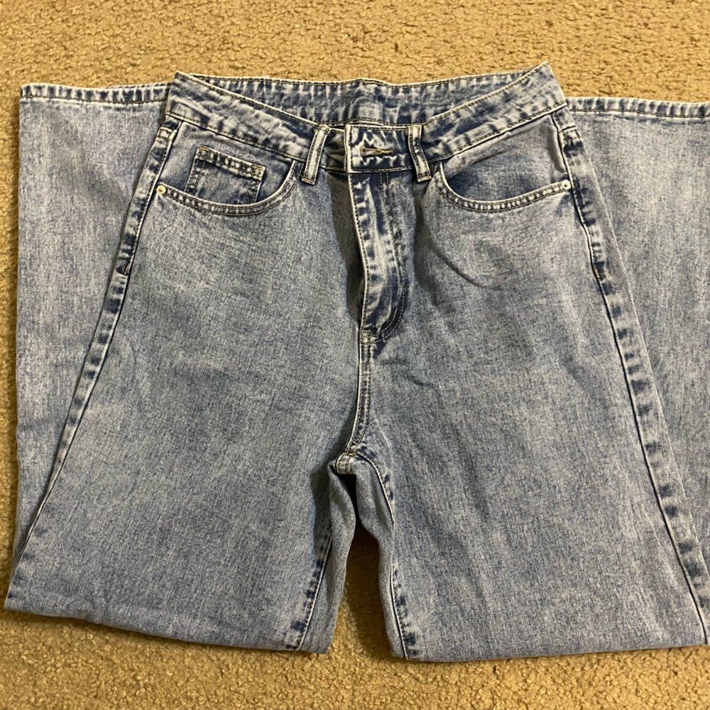 High wasted baggy jeans